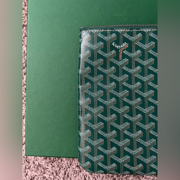 ✖️SOLD✖️AUTH Goyard Senat MM Pouch in Green - Picture 2 of 8